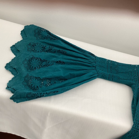 34. Free People ~Once upon a Time Bell Sleeve Top Size M - Picture 4 of 5